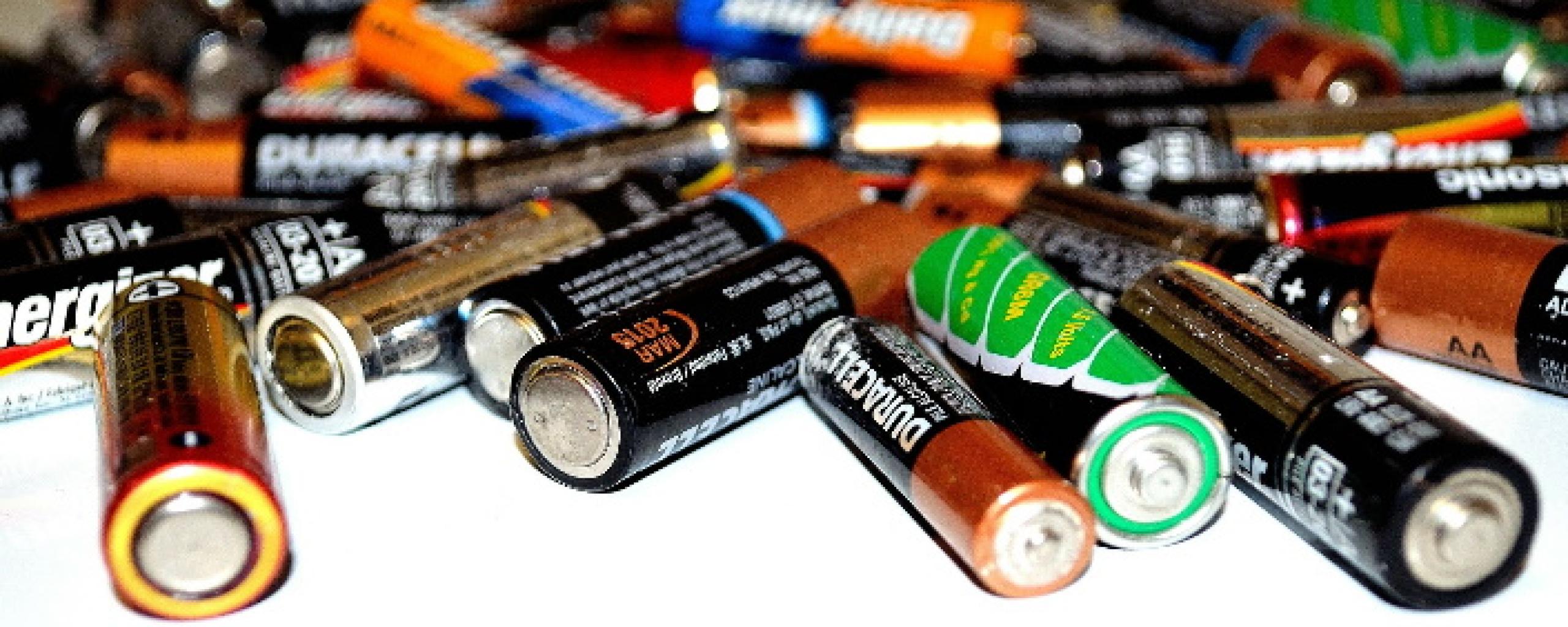 Batterijen inleveren bij het klein chemisch afval 