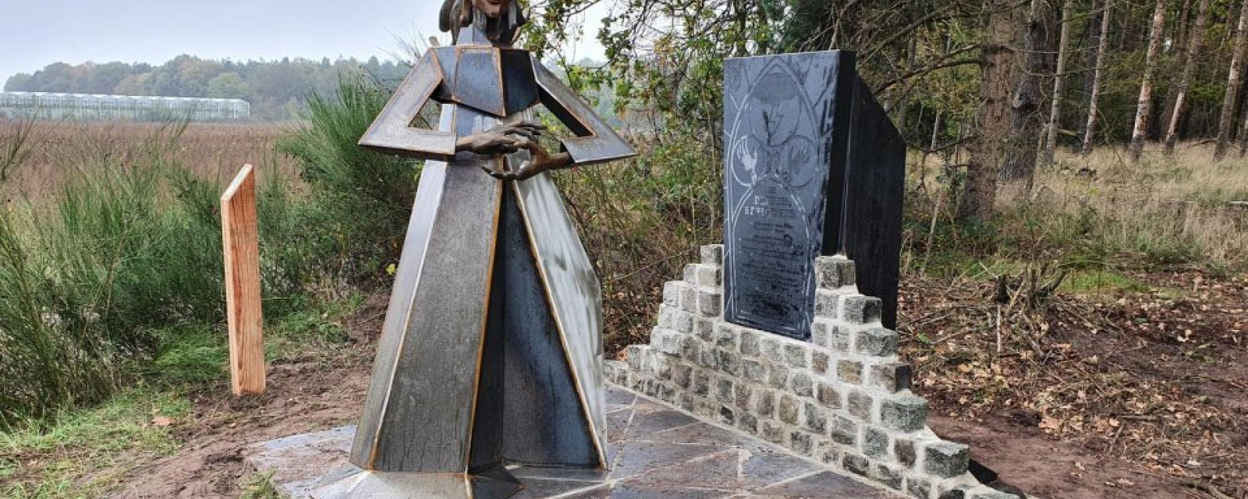 Kunstwerk De Beerse Strijkster van Tom l'Istelle